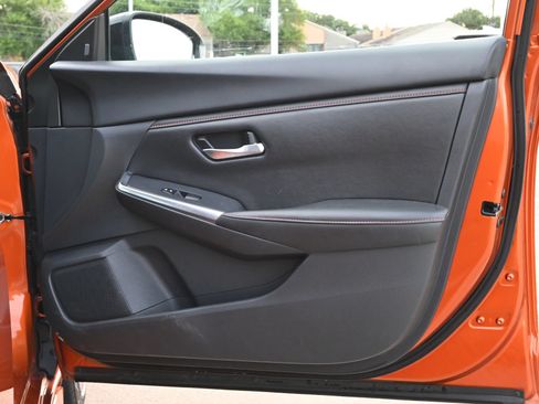 Used 2025 Nissan Sentra SR FWD image 25
