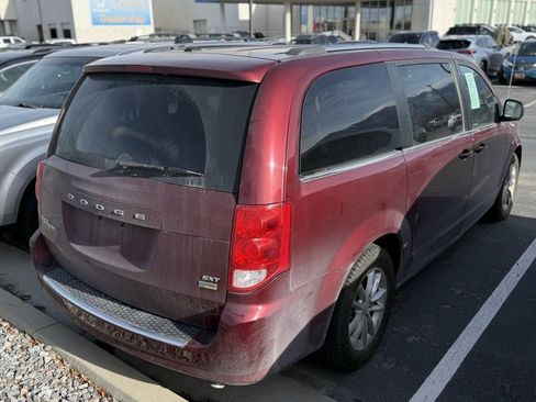 Used 2018 Dodge Grand Caravan SXT image 4