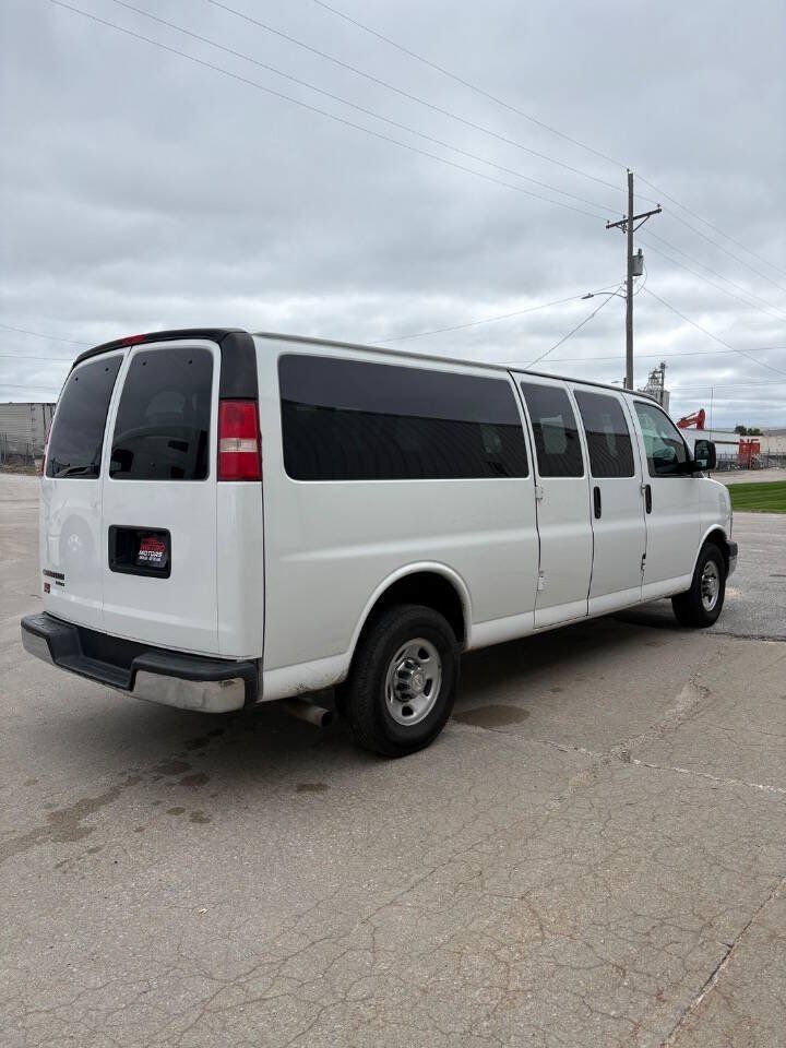 Used 2016 Chevrolet Express 3500 LT RWD image 4