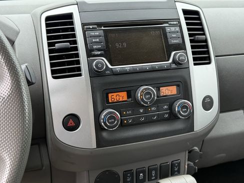 Used 2015 Nissan Frontier SV w/ SV Value Truck Package RWD image 19