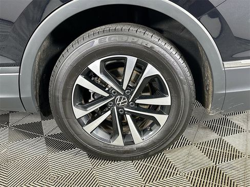 Used 2024 Volkswagen Tiguan S image 34