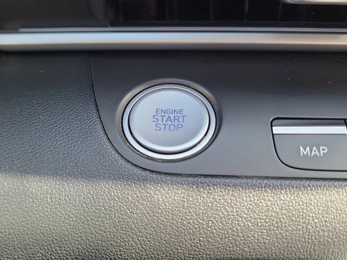 Used 2021 Hyundai Elantra Limited FWD image 31