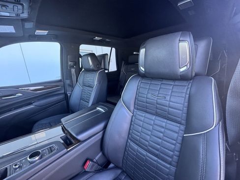 Used 2024 Cadillac Escalade Sport Platinum w/ LPO, ONYX Package image 10