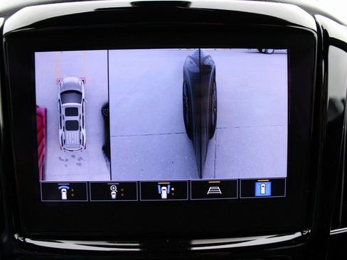 Used 2023 Chevrolet Traverse RS image 41