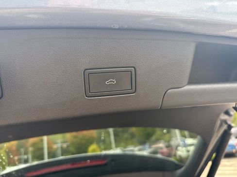 Used 2022 Volkswagen Atlas Cross Sport SE w/ Panoramic Sunroof Package image 24