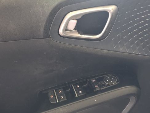 Used 2020 Kia Soul S FWD image 15