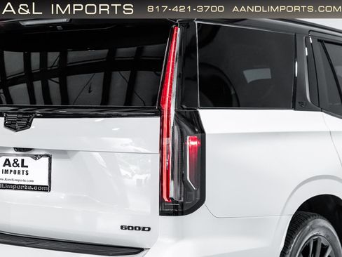 Used 2024 Cadillac Escalade Premium Luxury w/ Performance Package AWD/4WD image 43