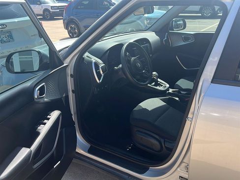 Used 2020 Kia Soul LX FWD image 5