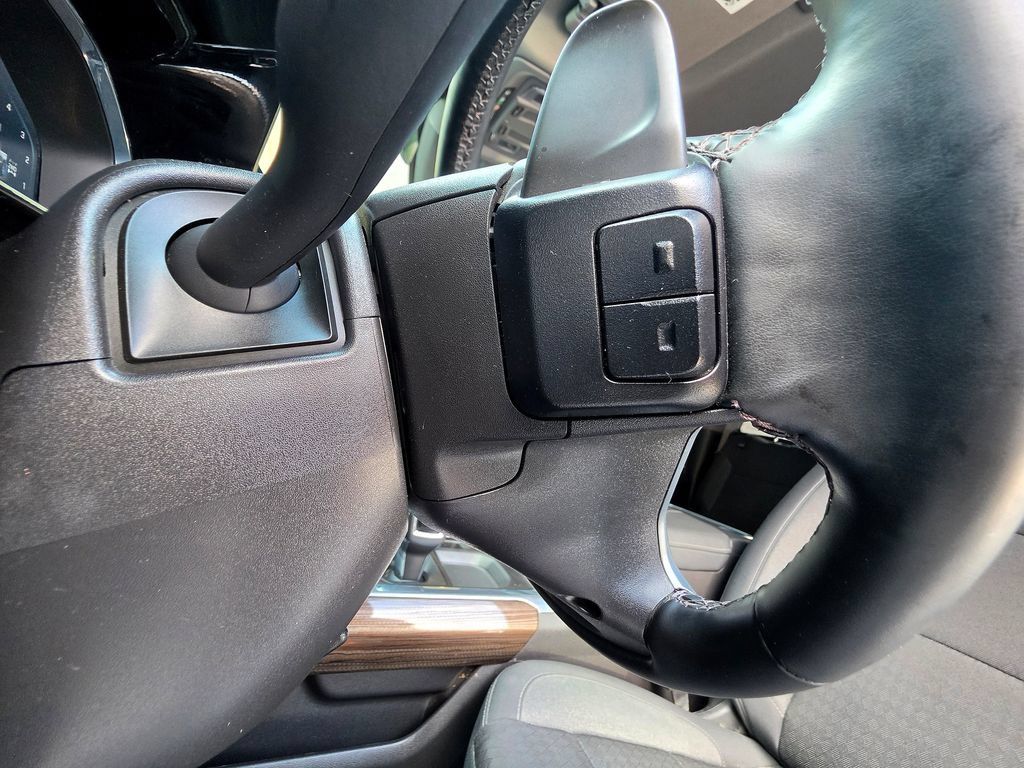 Used 2025 Chevrolet Silverado 1500 LT AWD/4WD image 22