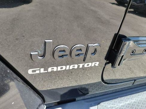 Used 2021 Jeep Gladiator Overland AWD/4WD image 11