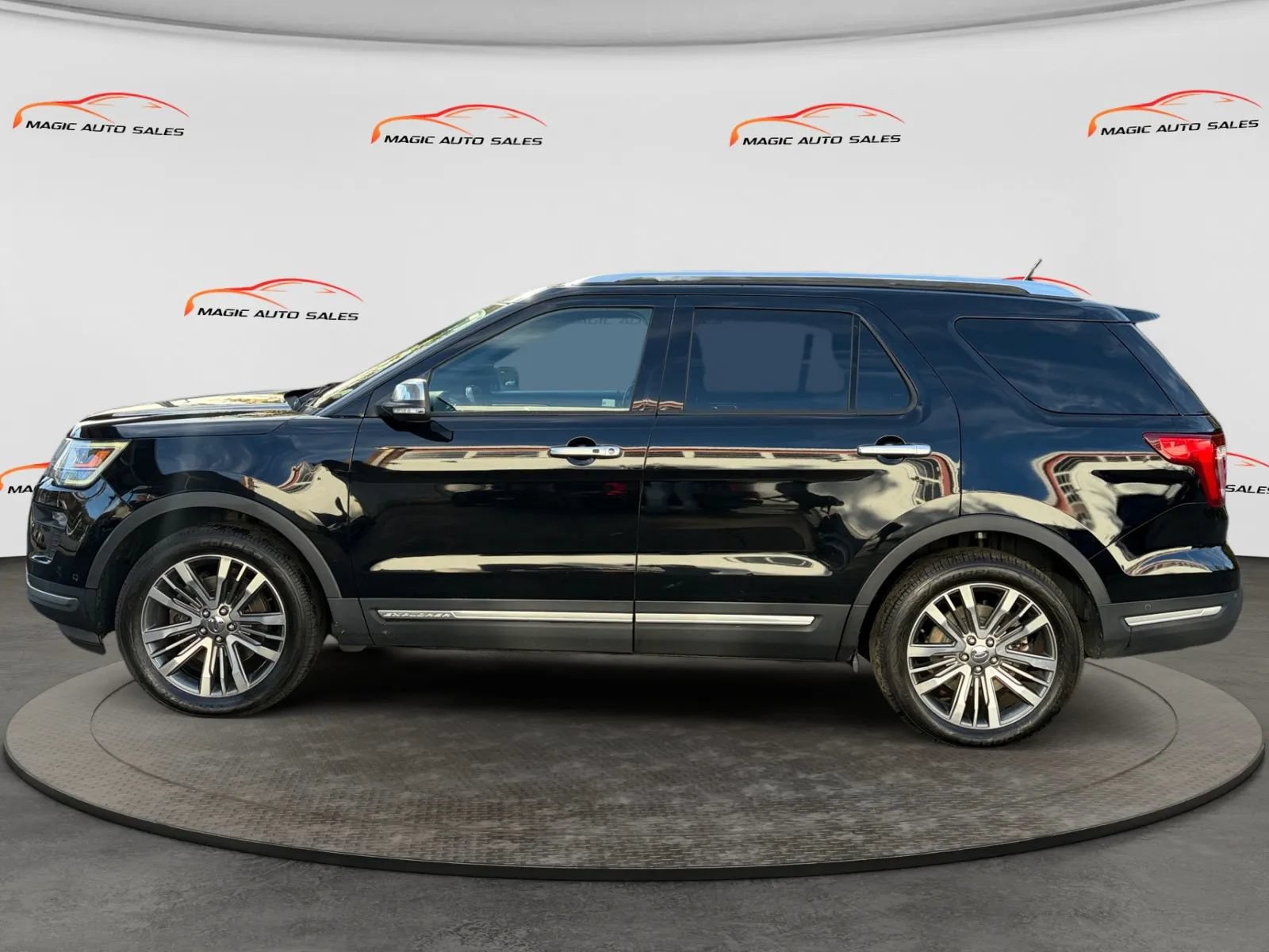 Used 2018 Ford Explorer Platinum AWD/4WD image 7