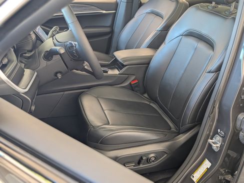 Used 2024 Jeep Grand Cherokee Limited w/ Luxury Tech Group II image 17