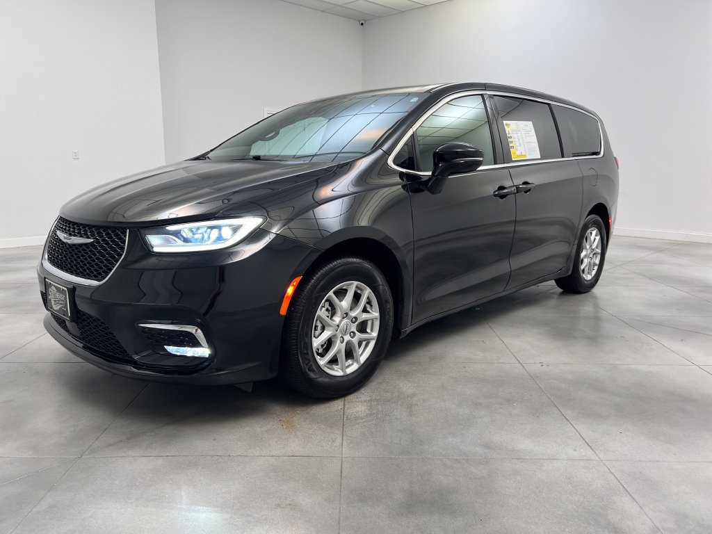 Used 2025 Chrysler Pacifica Select FWD image 4