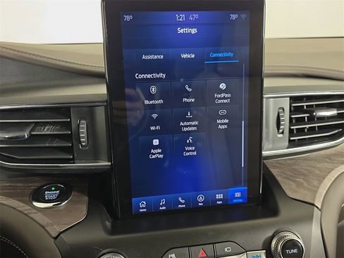 Used 2020 Ford Explorer Platinum w/ Premium Technology Package image 25