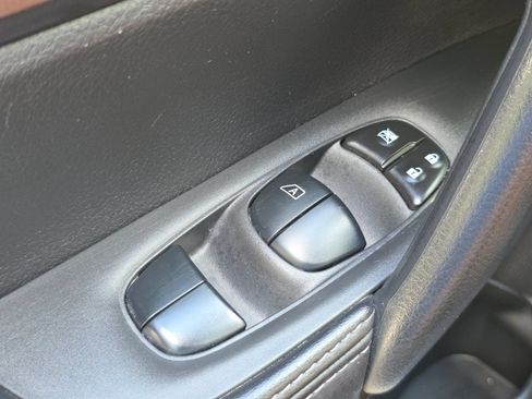 Used 2022 Nissan Rogue Sport S FWD image 25