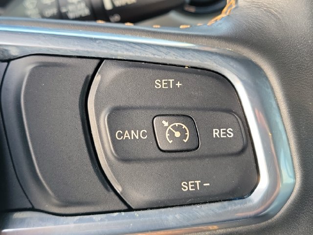Used 2022 Jeep Wrangler Unlimited Sahara AWD/4WD image 35