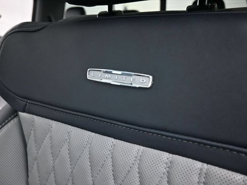 Used 2023 Ford F250 Limited AWD/4WD image 27