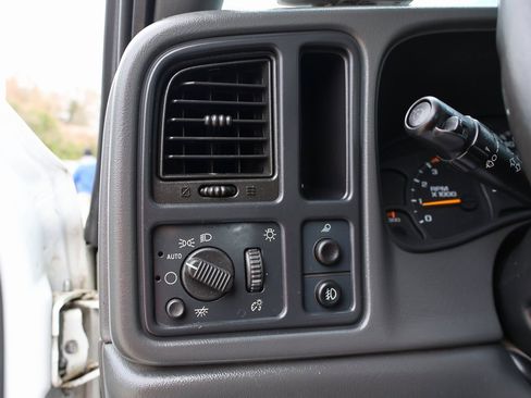 Used 2003 Chevrolet Silverado 2500 LS w/ Skid Plate Package image 12