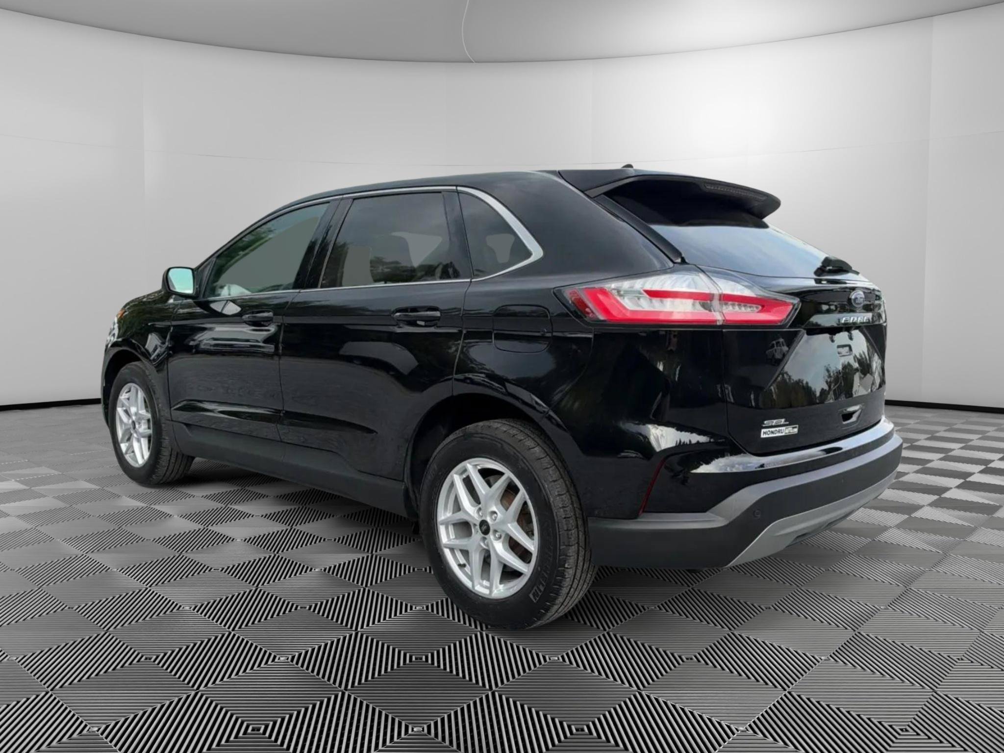 Used 2023 Ford Edge SEL w/ Convenience Package AWD/4WD image 3