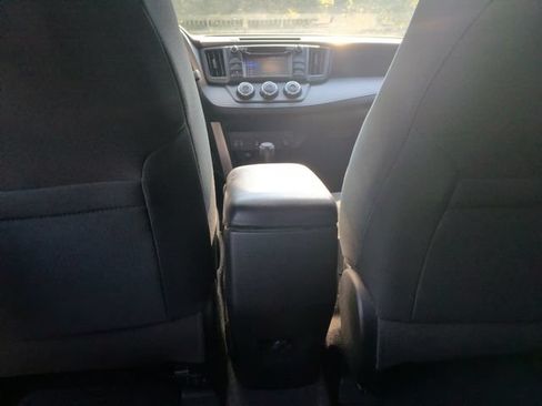 Used 2018 Toyota RAV4 LE FWD image 32