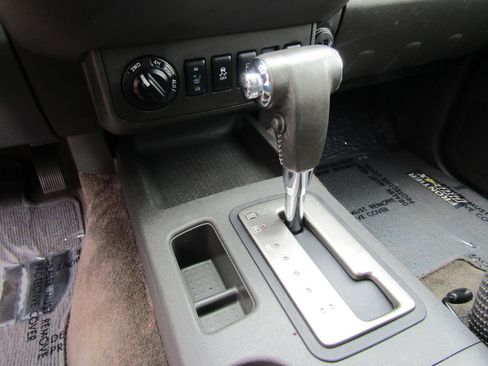Used 2018 Nissan Frontier PRO-4X AWD/4WD image 19