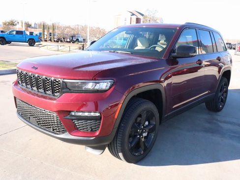 New 2025 Jeep Grand Cherokee Limited w/ Luxury Tech Group II image 10