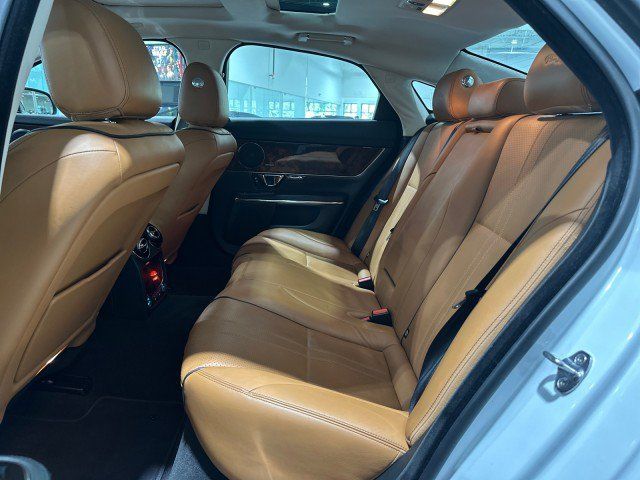 Used 2016 Jaguar XJ R-Sport RWD image 48