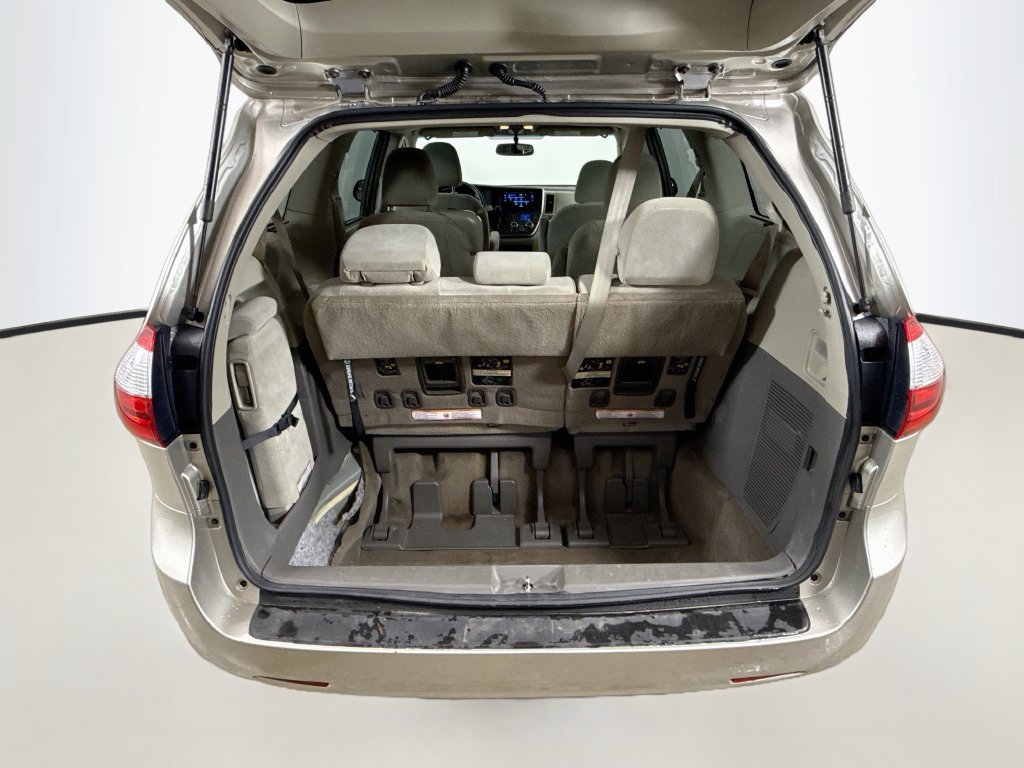Used 2017 Toyota Sienna LE FWD image 25