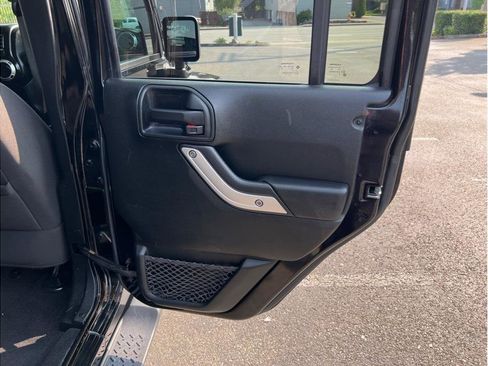 Used 2017 Jeep Wrangler Unlimited Sahara image 18