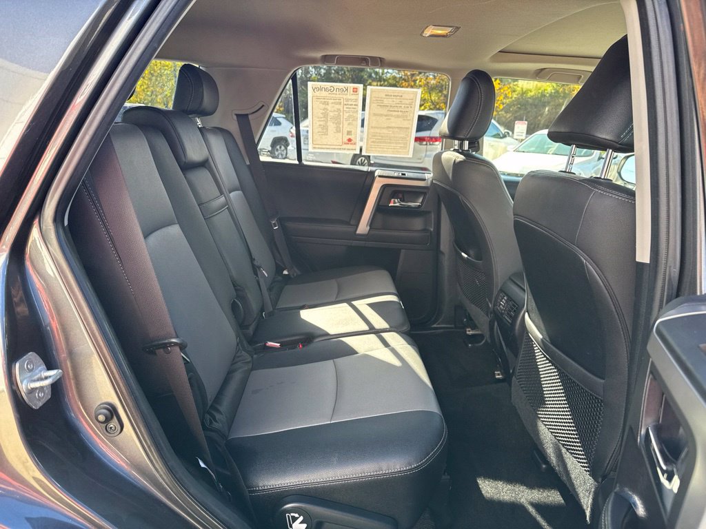 Used 2020 Toyota 4Runner SR5 Premium w/ Moonroof Package AWD/4WD image 31