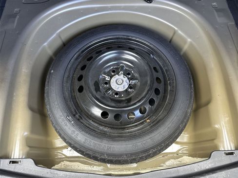 Used 2019 Toyota Avalon Limited image 47