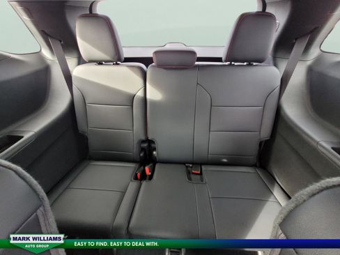 Used 2024 Chevrolet Traverse RS image 48