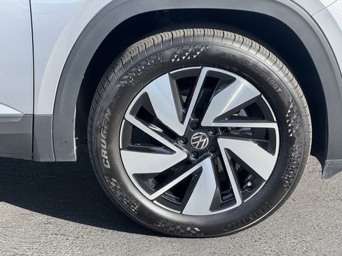 Used 2025 Volkswagen Atlas SE image 12