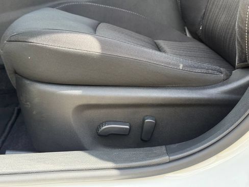 Used 2025 Nissan Altima 2.5 SV FWD image 8