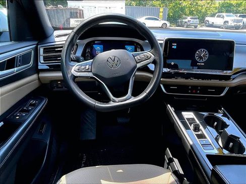 Used 2024 Volkswagen Atlas Cross Sport SE w/ Panoramic Sunroof Package AWD/4WD image 15