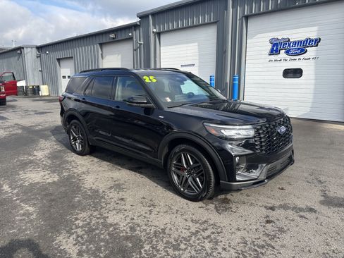 Used 2025 Ford Explorer ST-Line w/ ST-Line Street Pack image 1