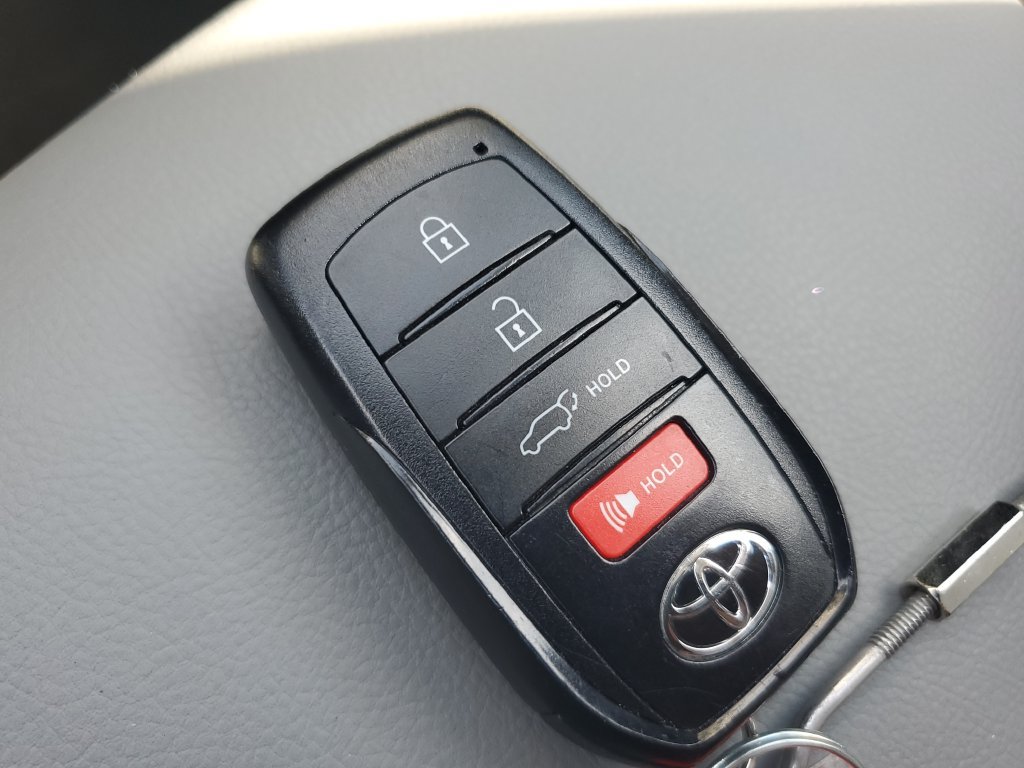 Used 2025 Toyota Highlander XLE AWD/4WD image 28