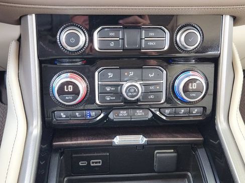 Used 2024 GMC Yukon Denali AWD/4WD image 19