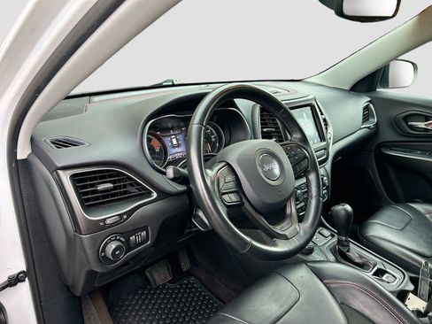 Used 2019 Jeep Cherokee Trailhawk w/ Cold Weather Group AWD/4WD image 25