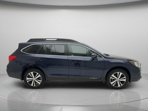 Used 2018 Subaru Outback 3.6R Limited AWD/4WD image 2