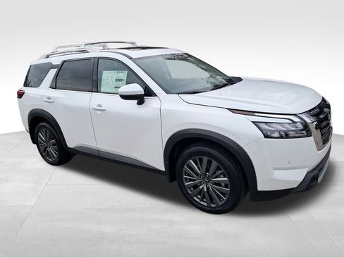 New 2025 Nissan Pathfinder SL w/ SL Premium Package image 8