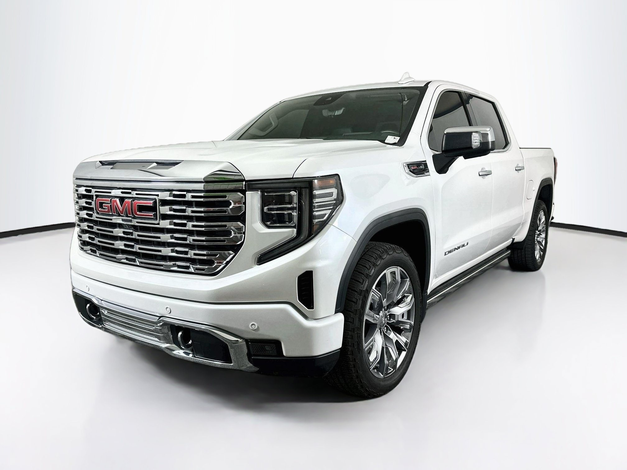 Used 2024 GMC Sierra 1500 Denali AWD/4WD image 3