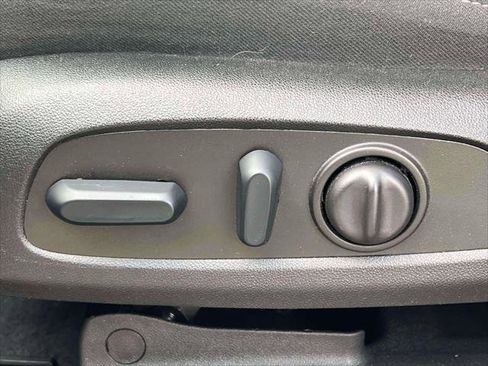 Used 2024 Chevrolet Traverse LT image 19