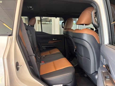 Used 2024 Lexus GX 550 w/ Cold Area Package AWD/4WD image 24