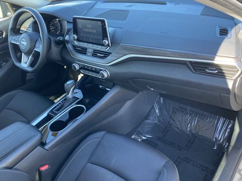 Used 2024 Nissan Altima 2.5 SV image 10