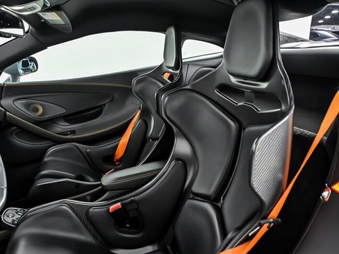 Used 2019 McLaren 600LT RWD image 20