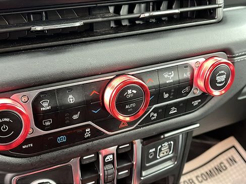 Used 2024 Jeep Wrangler High Altitude image 25