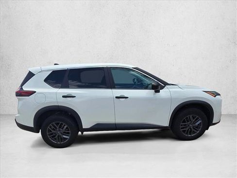 Used 2024 Nissan Rogue S FWD image 4