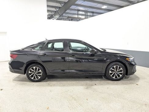 Used 2022 Volkswagen Jetta S image 2