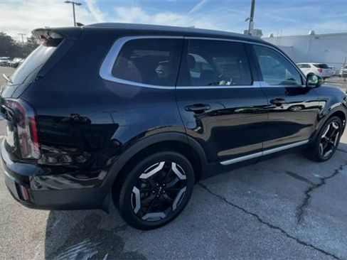 Used 2023 Kia Telluride EX image 2